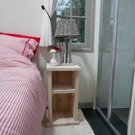 In D'ouwe Vlaamse Schuur Oda ve Kahvaltı Ossendrecht